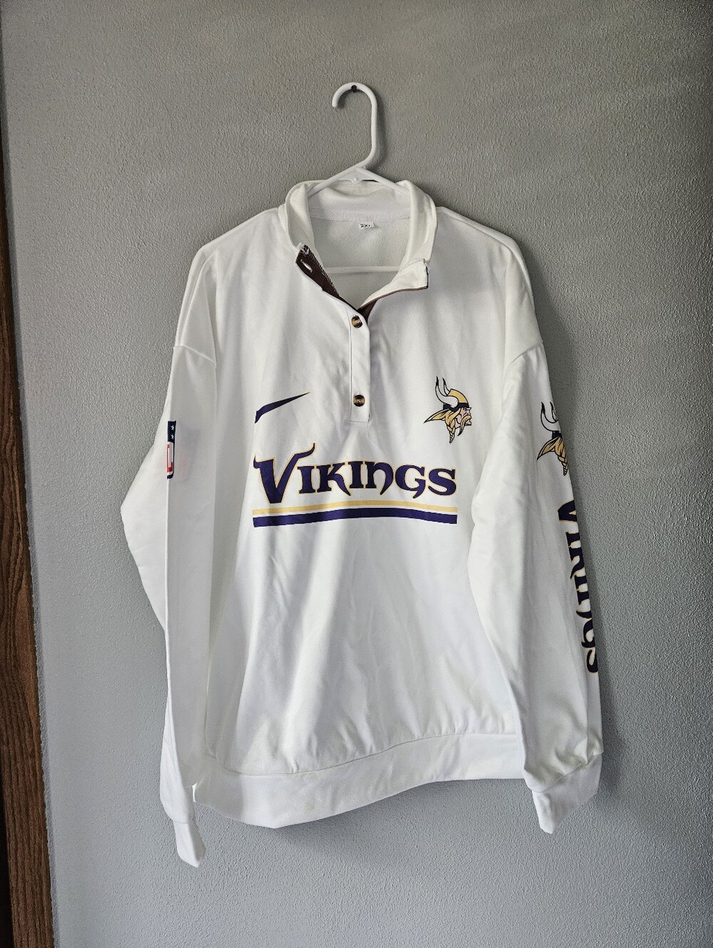Minnesota Vikings White Pullover Crewneck Shirt